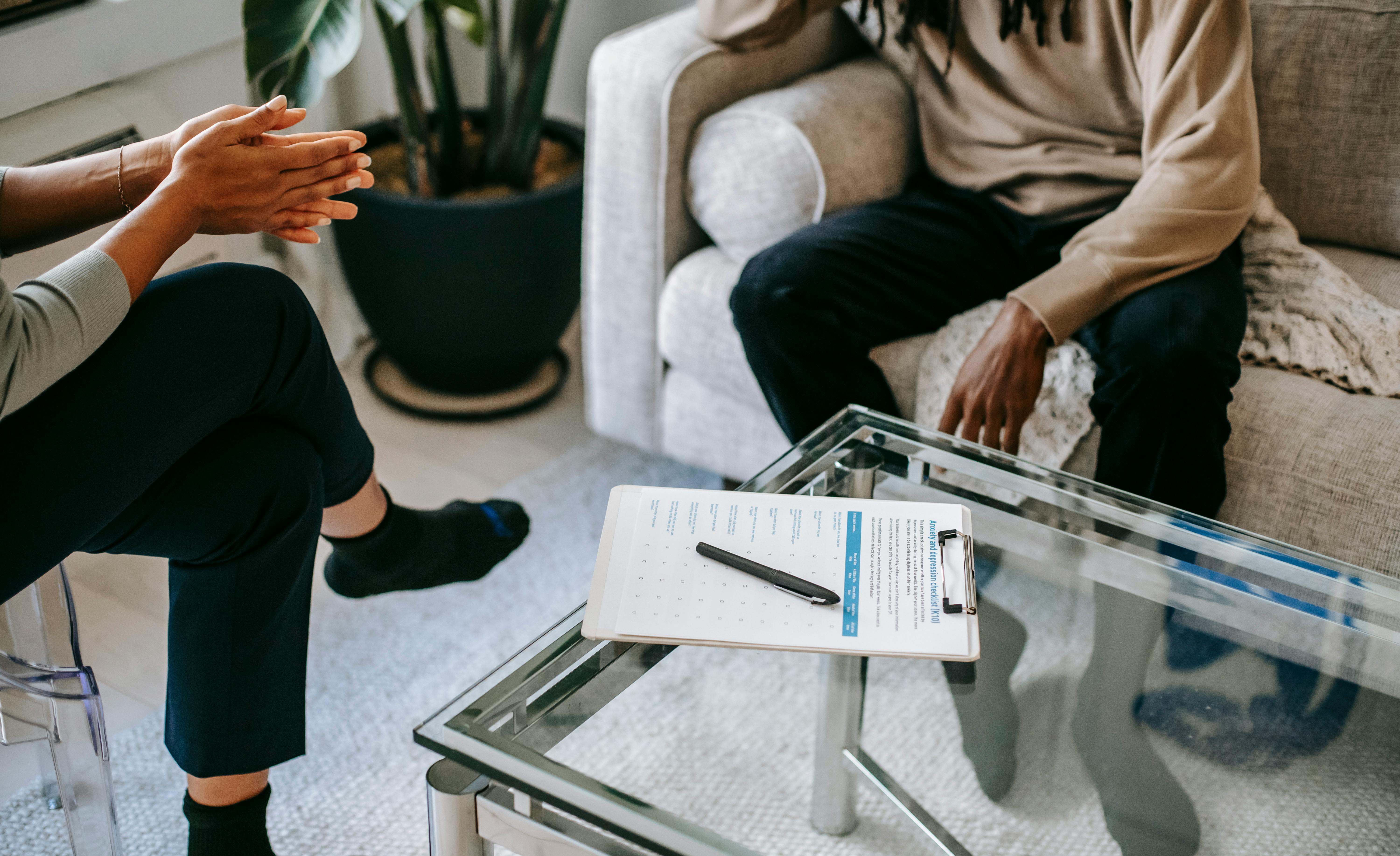 Nurturing professional speaking with young parents in a cozy setting